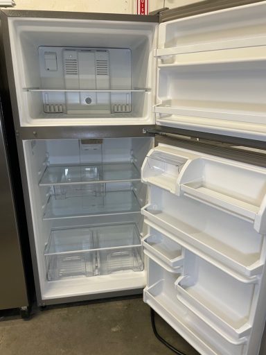 33" Whirlpool Top Freezer Fridge