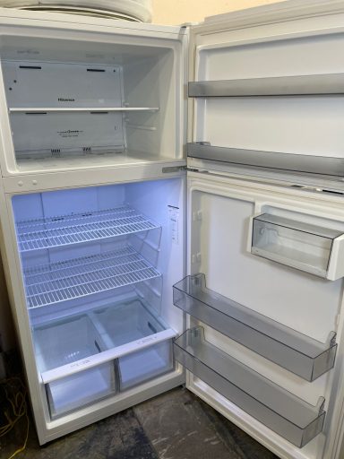 30" Hisense Top Freezer Fridge