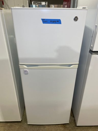 24" GE Top Freezer Fridge
