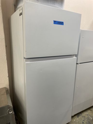 30" Hisense Top Freezer Fridge